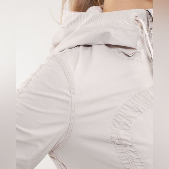 Lululemon Dance Studio Jacket in Dune, size 6 - Picture 5 of 14